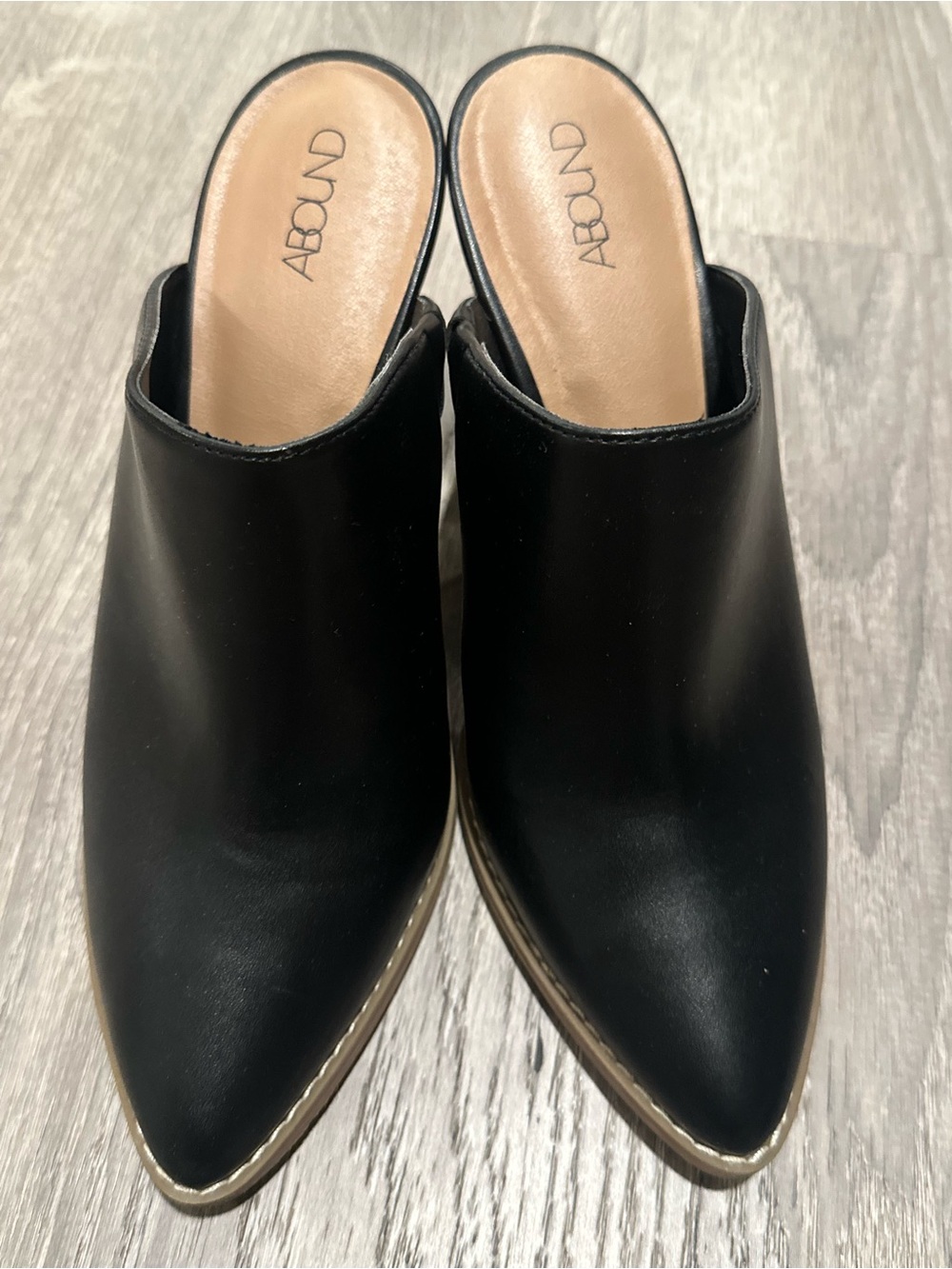 ABOUND Black Pointed Toe Mule with tan  Trim